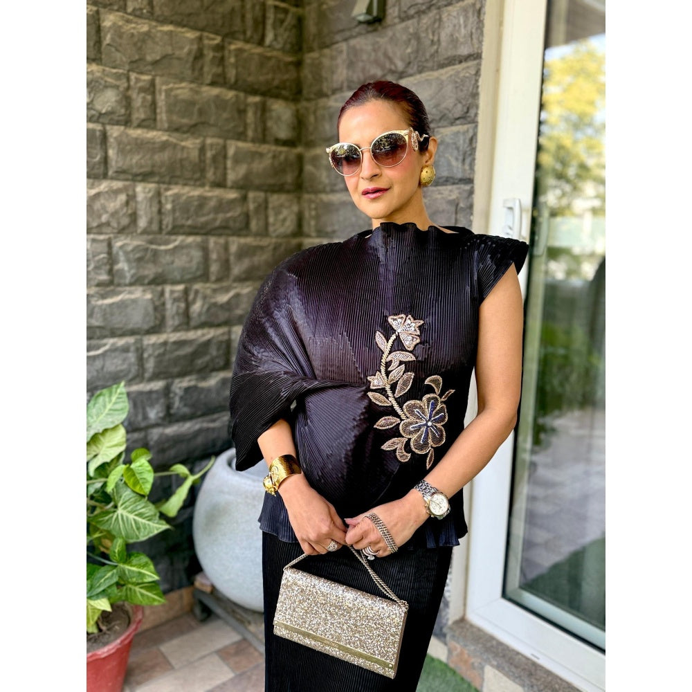 Aasabysimran Midnight Embroidered Lunar Bloom In Black Top