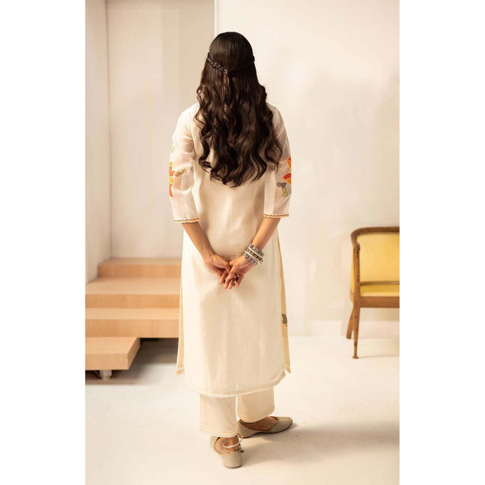 AM by Anita Mittal Off White Zoya Kurta with Pant and Dupatta (Off-White)