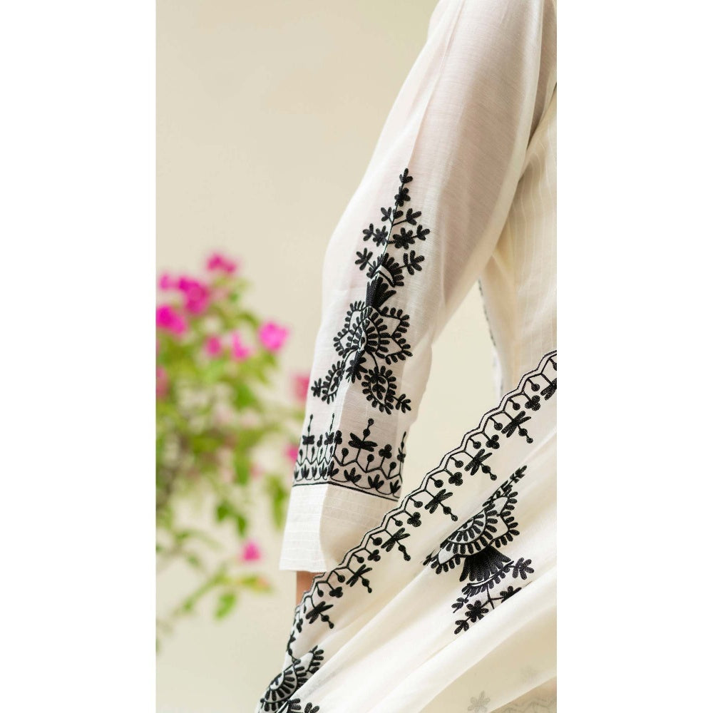 AM by Anita Mittal White Parchhai Kurta with Pant and Dupatta