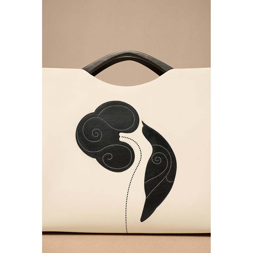 AMPM White Dalbandin Tote Bag with Pouch and Detachable Straps (Set of 2)