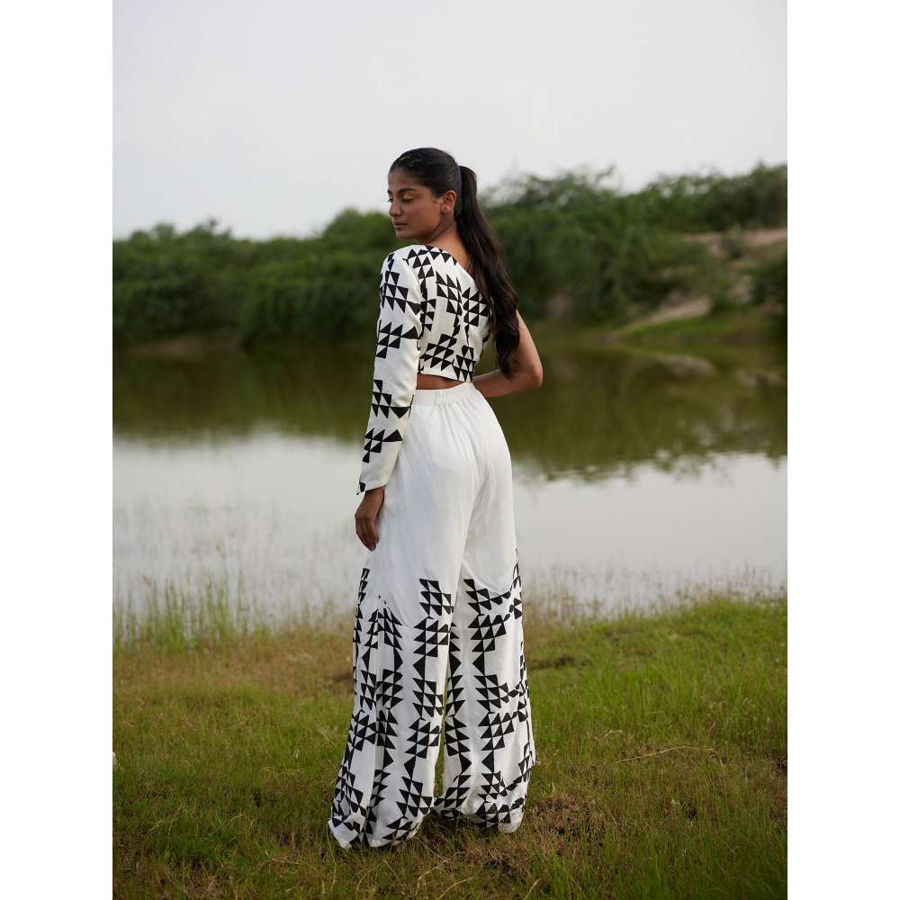 Amrood White Co-Ord (Set of 2)