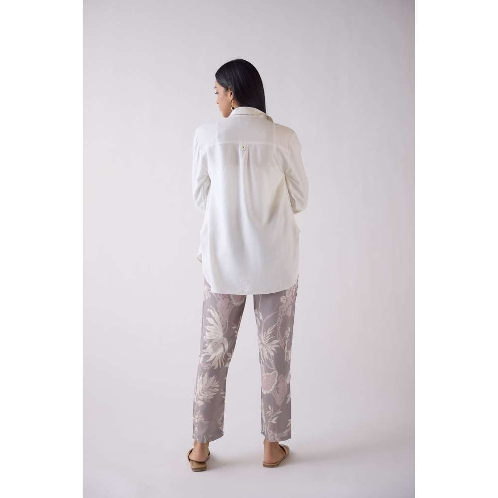 Basanti Kapde aur Koffee White Cotton Blend Shirt