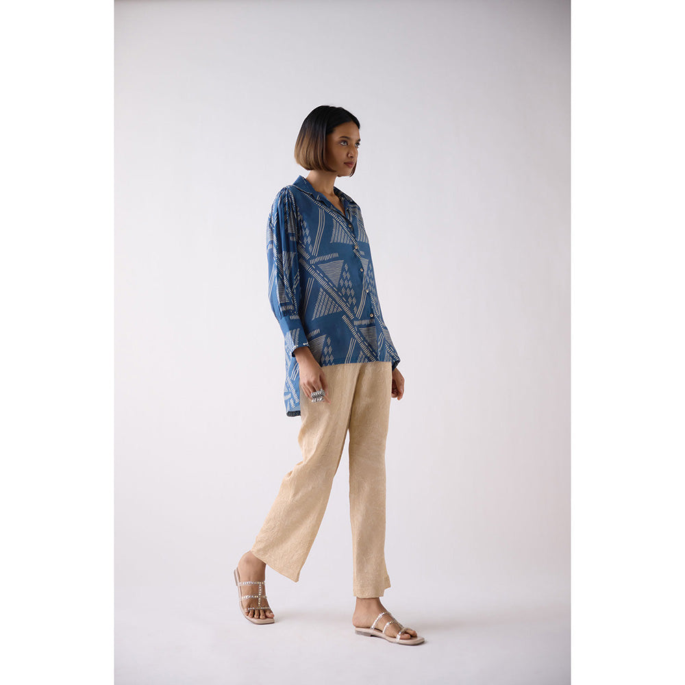 Basanti Kapde aur Koffee Blue Muslin Abstract Print Shirt