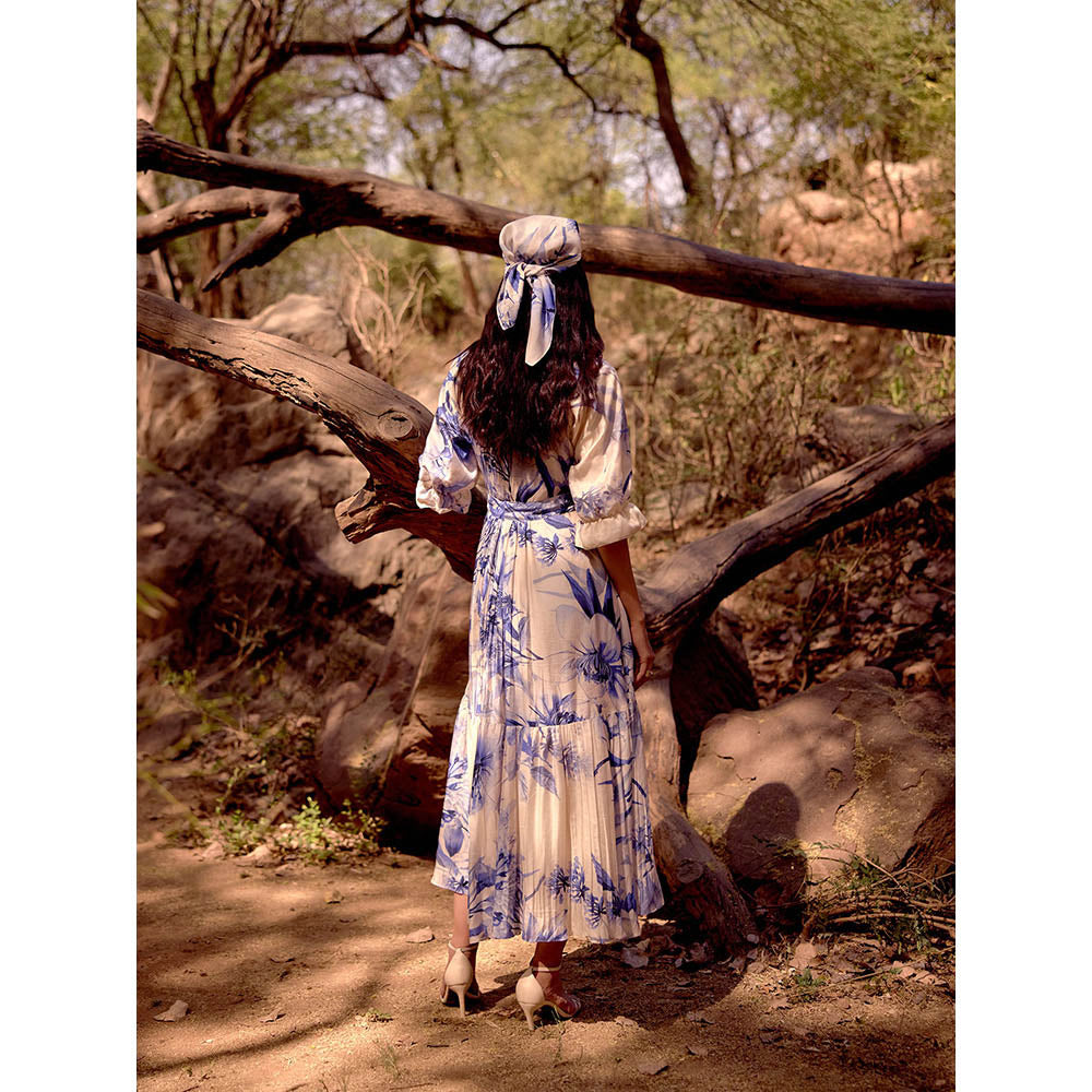 Basanti Kapde aur Koffee Blue Printed The Azure Bloom Muslin Dress