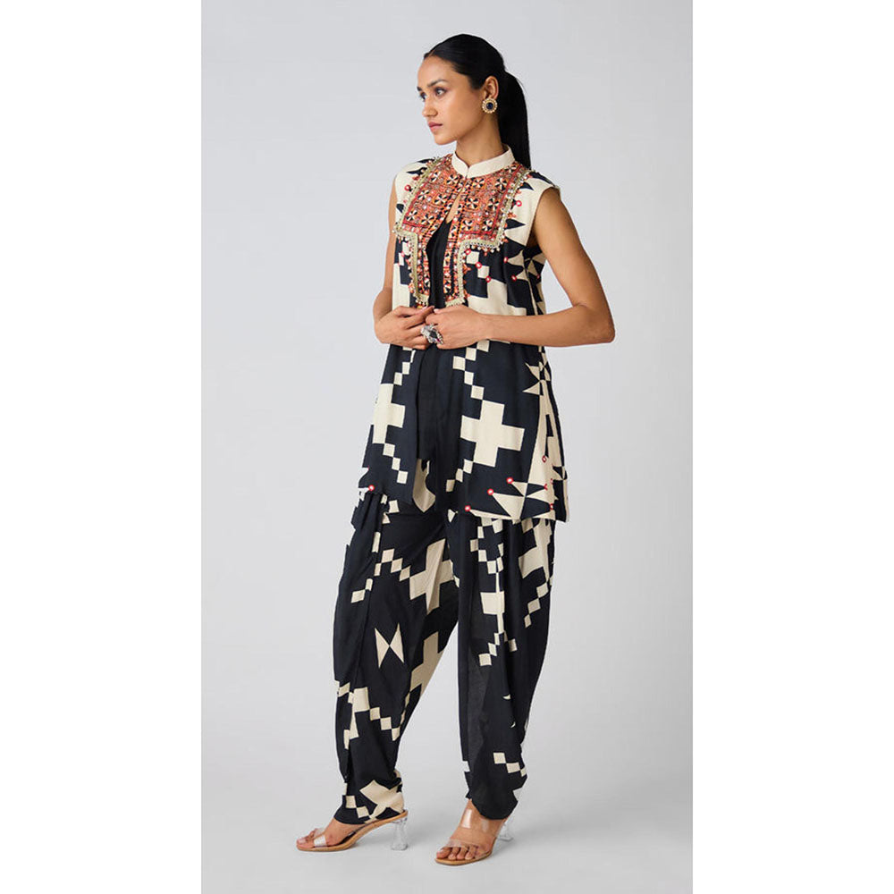 Basanti Kapde aur Koffee Black Abstract Print Crepe Kurta With Jacket And Dhoti Pant