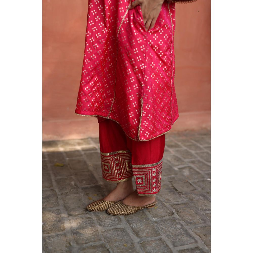 Begum Pret Pink Faris Phiran Kurta with Pant (Set of 2)
