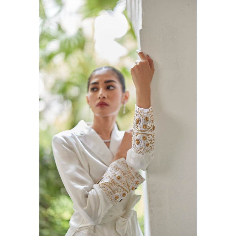 BETRUE White Camellia Silk Drape Skirt