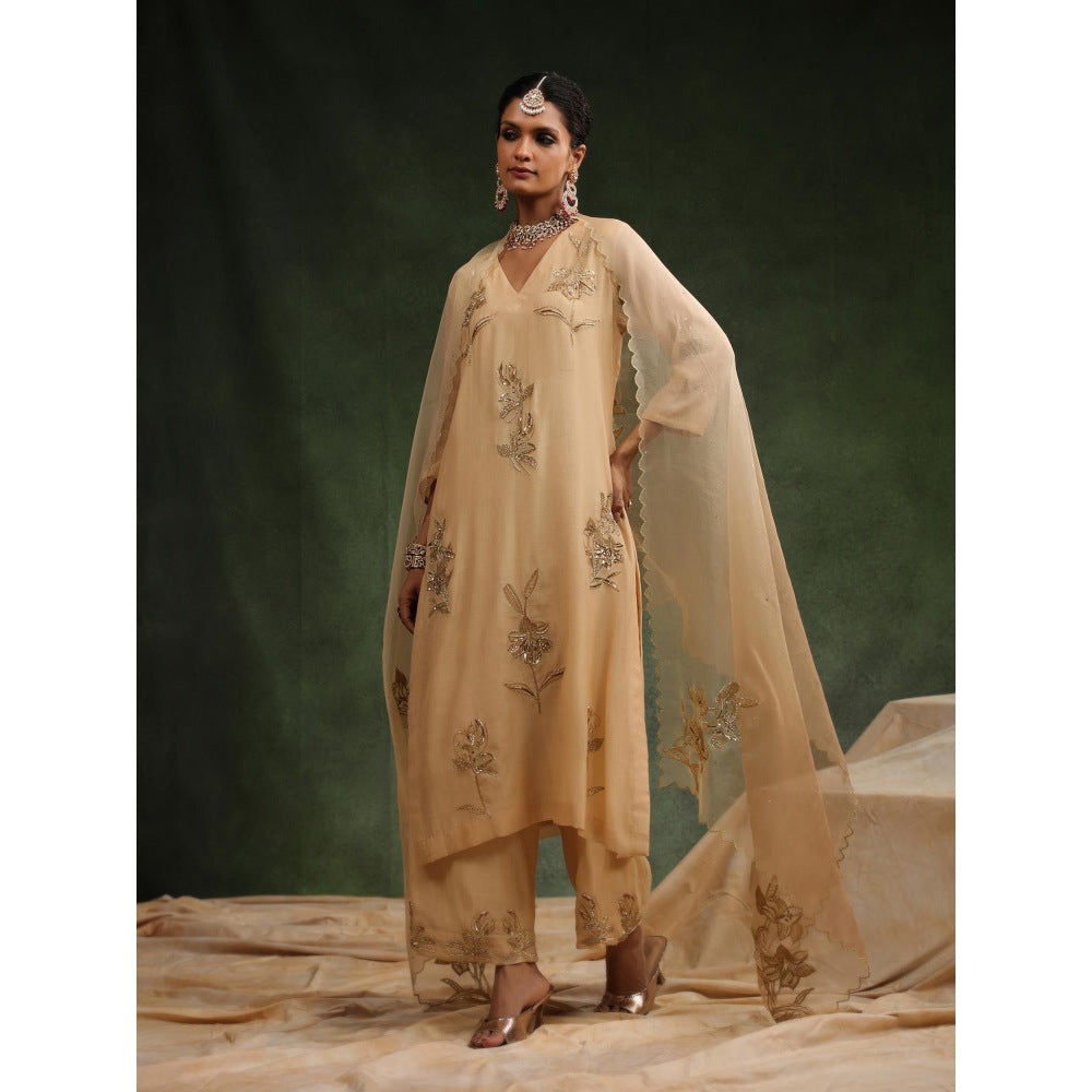 CHARU MAKKAR Cream Gingeralla Kurta with Pant and Dupatta (Set of 3)