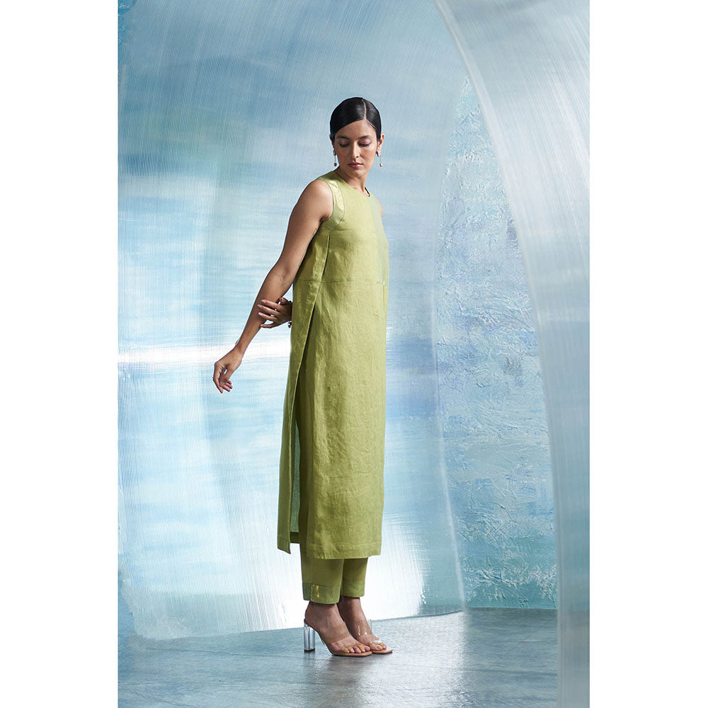 Charkhee Aura Sheen Green Sleeveless Kurta with Pant and Dupatta (Set of 3)