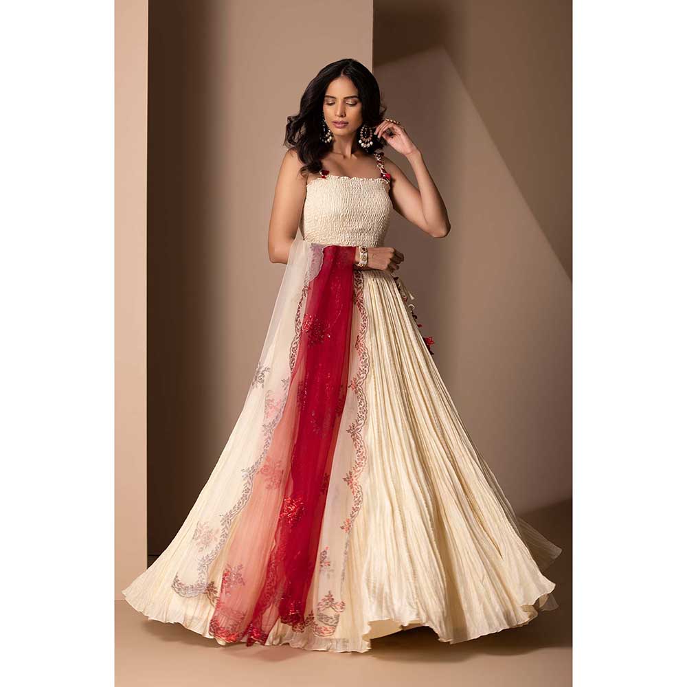 CHHAYA MEHROTRA Off White Anjora Lehenga with Blouse and Dupatta (Set of 3)