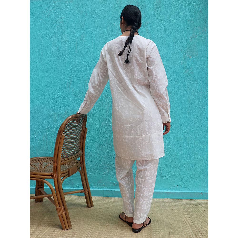 Chidiyaa Safed Semantic White Cotton Kurta With Pant (Set of 2)