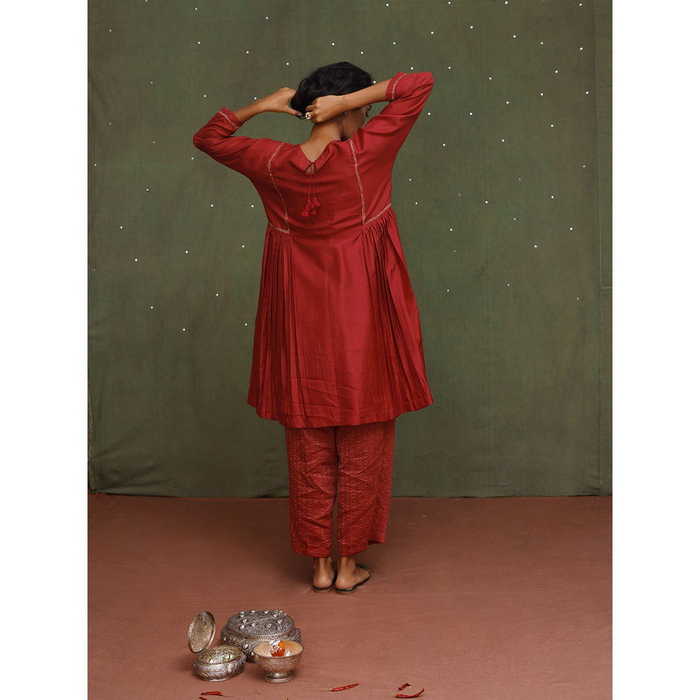 Chokhi Chorri Red Kaumudi Kurta (Set of 2)