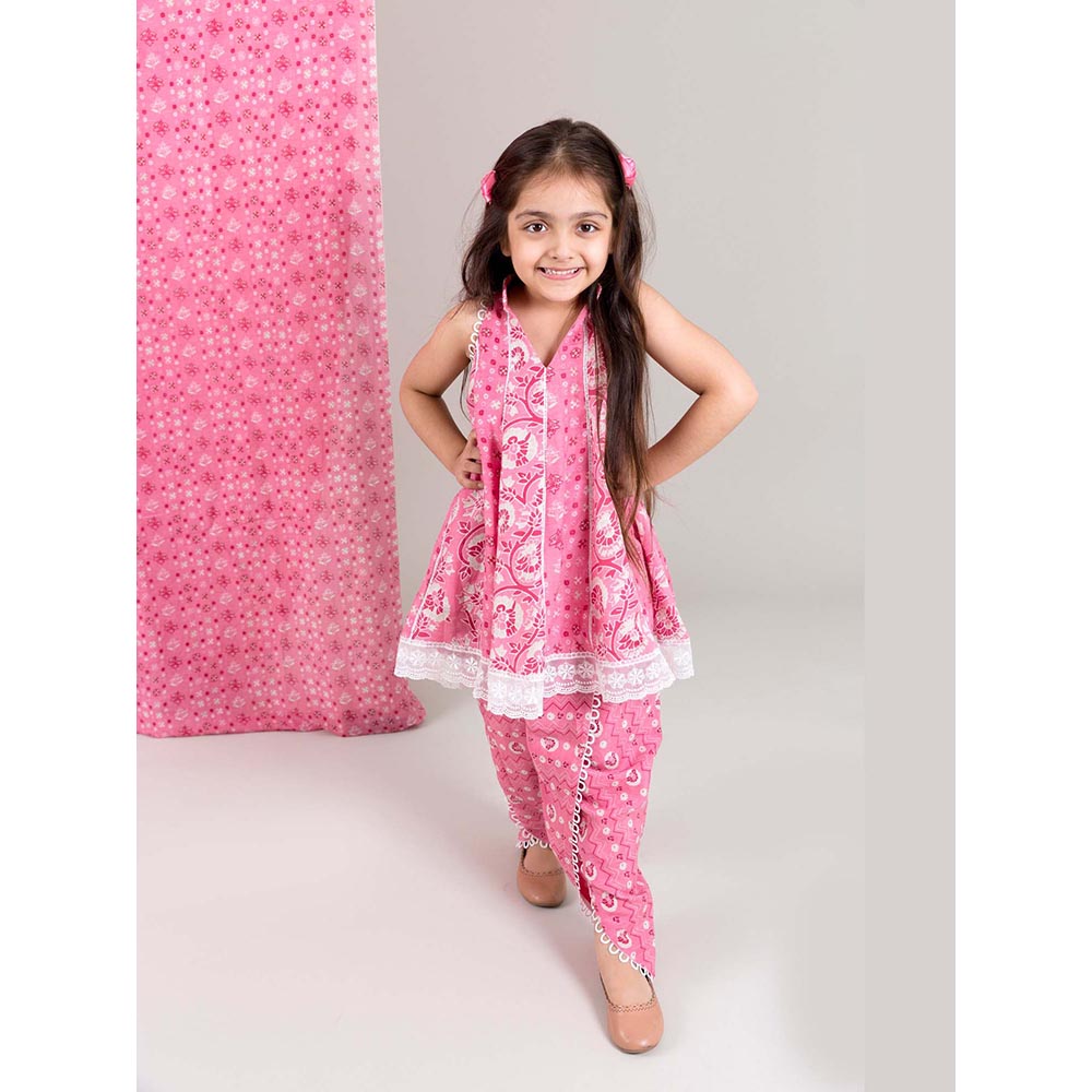 Chotibuti Muslin Pink Top with Dhoti