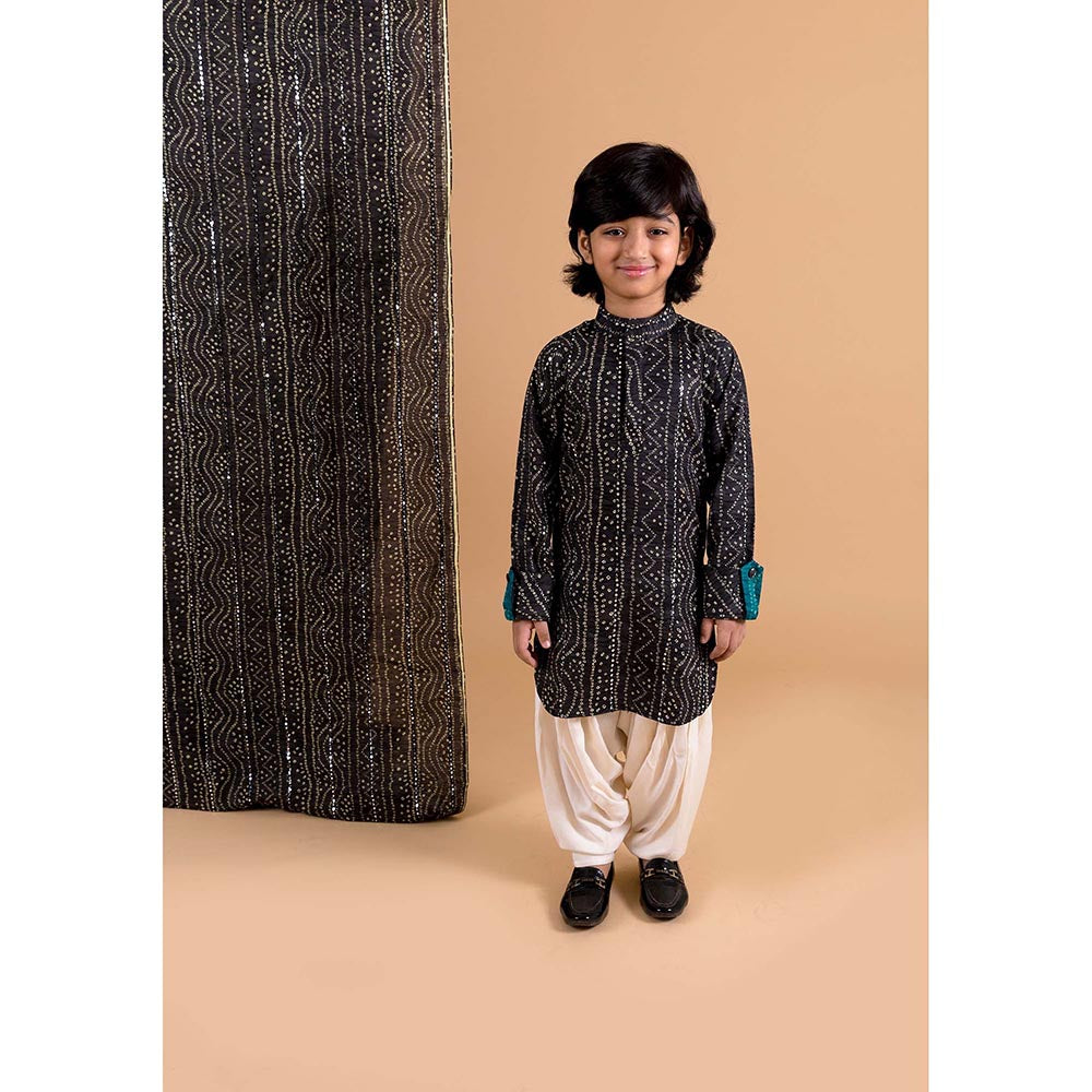 Chotibuti Bandhni Pathani Black Kurta with Salwar