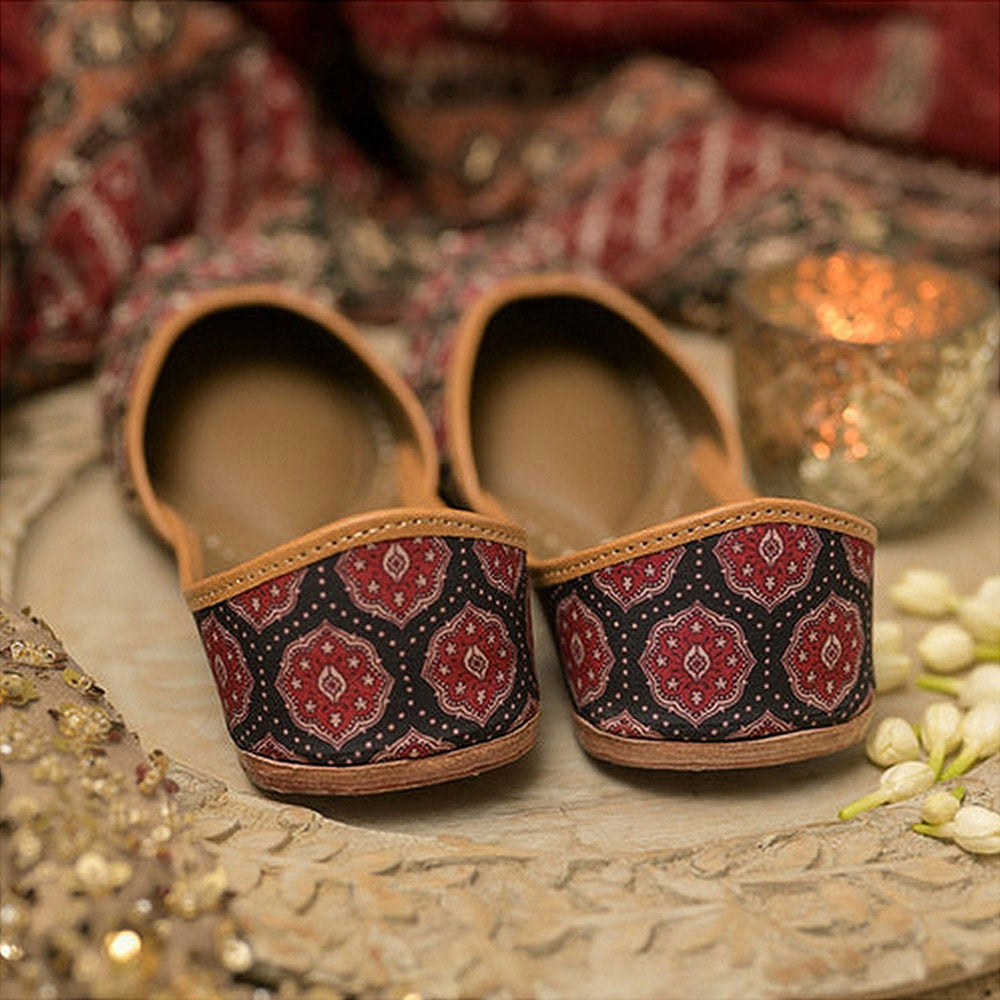 Coral Haze Ruhana Maroon Juttis