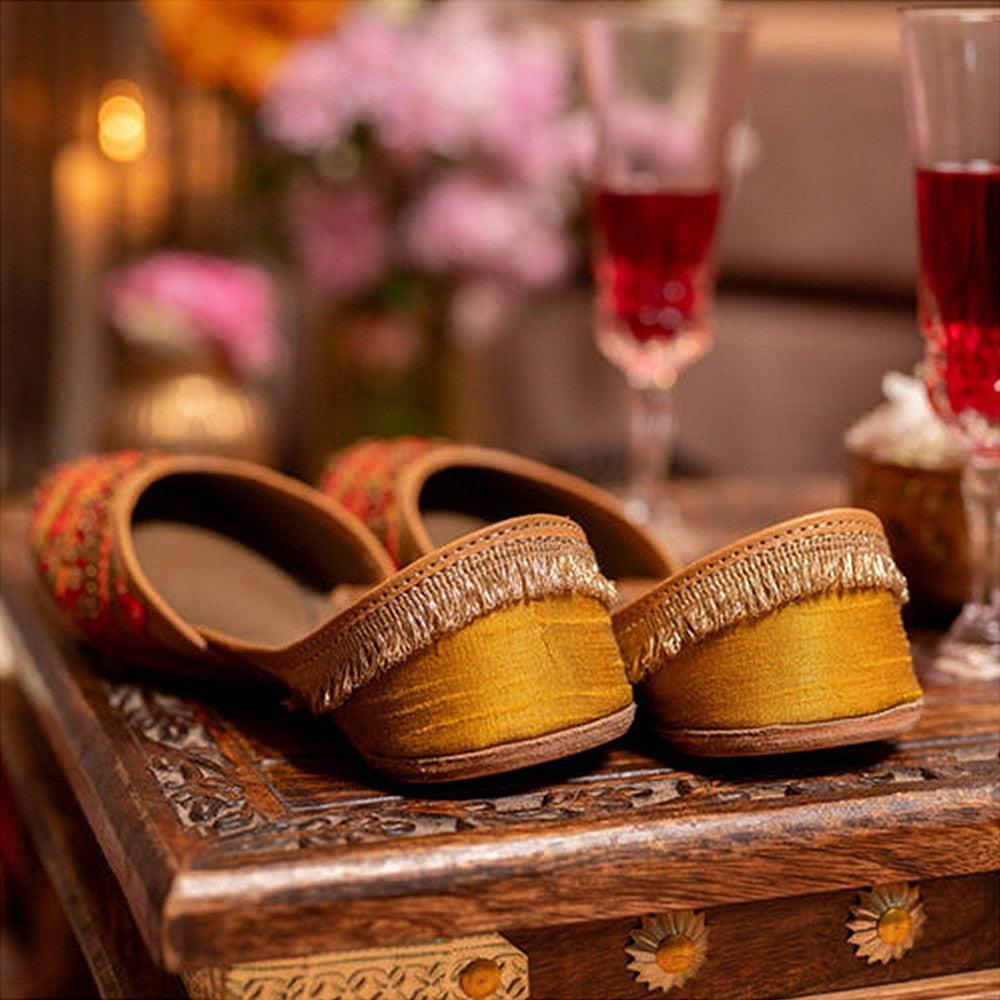 Coral Haze Tarang Mustard Juttis