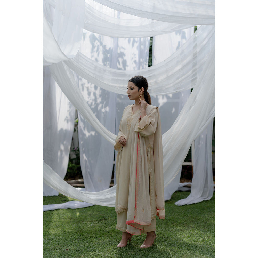 Daljit Sudan Cream Aari Tilla Suit (Set of 3)