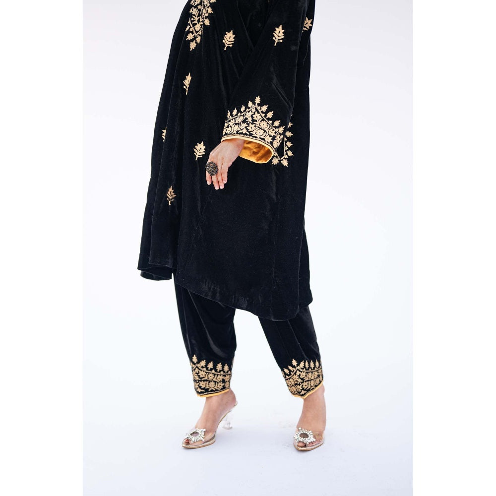 Daljit Sudan Black Velvet Phiran Kurta with Salwar (Set of 2)