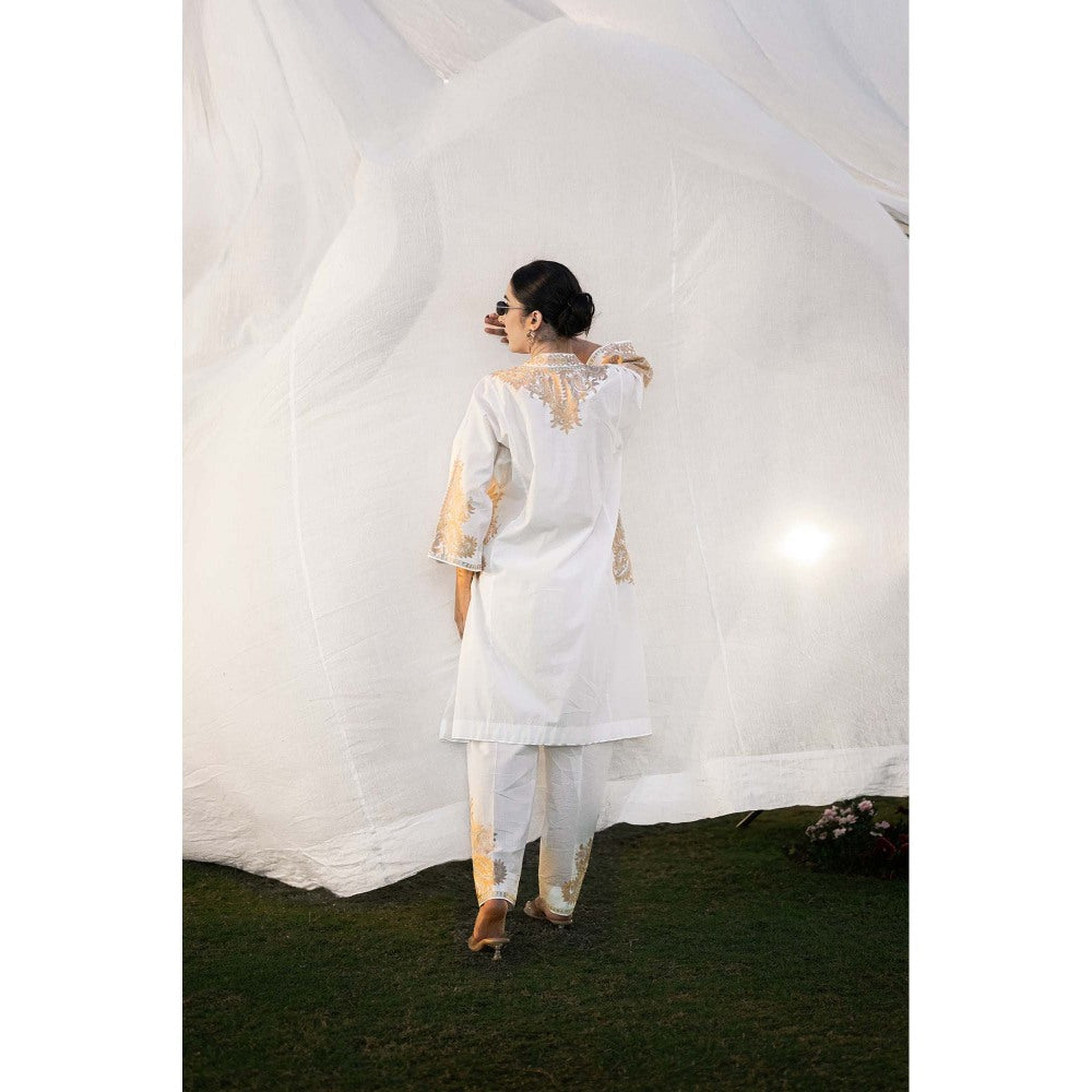 Daljit Sudan Off White Mulu Co-Ord (Set of 2)