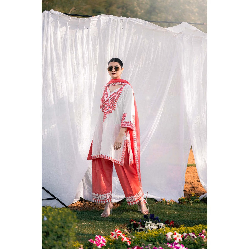 Daljit Sudan Off White Cotton Kurta with Pant and Dupatta (Set of 3)