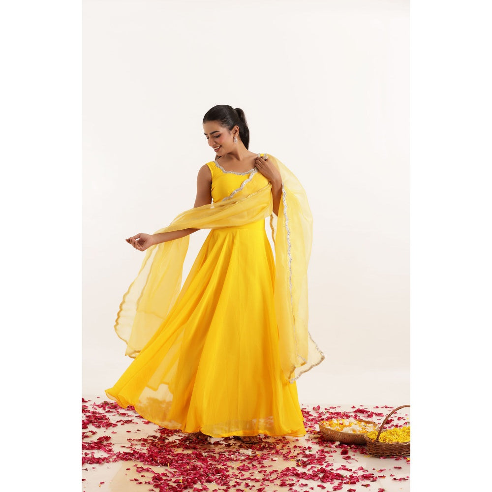 DEASHA INDIA Kavya Yellow Detailed Lehenga with Blouse and Dupatta (Set of 3)