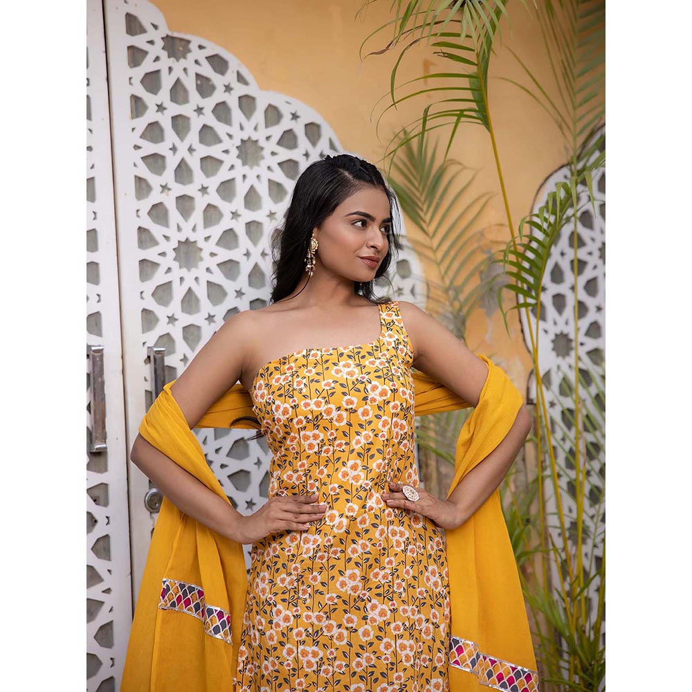 DEASHA INDIA Emaya Yellow One Shoulder Straight Kurta with Pant and Dupatta (Set of 3)