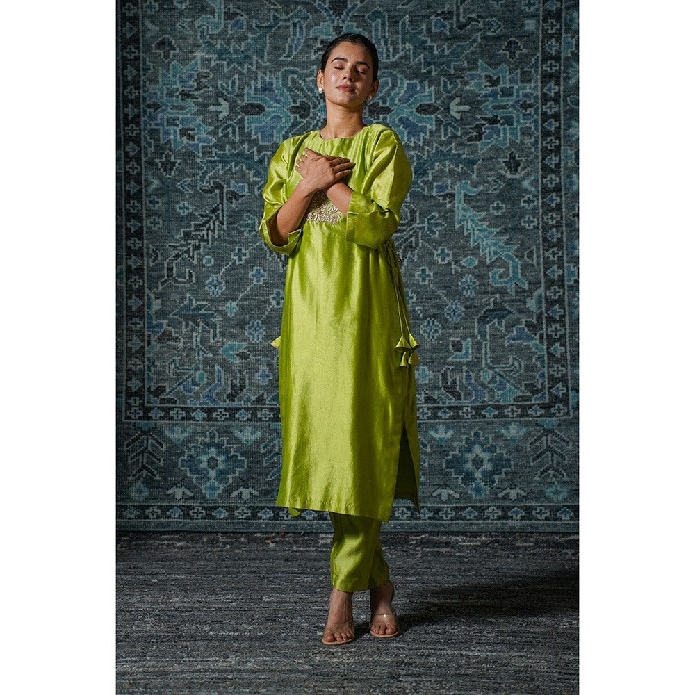 EEDA Green Embroidered Kurta with Pant (Set of 2)