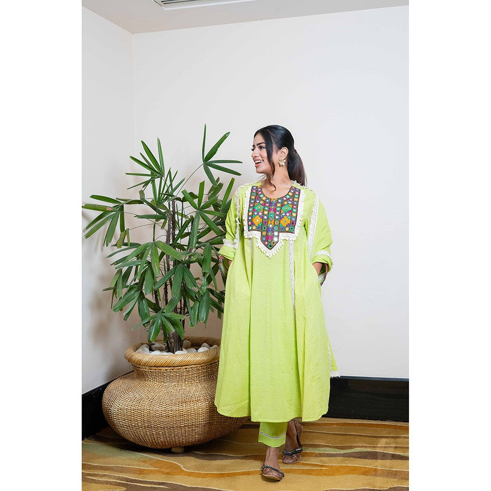 Ekavira Joshna Green Kurta with Pant & Dupatta for Women (Set of 3)