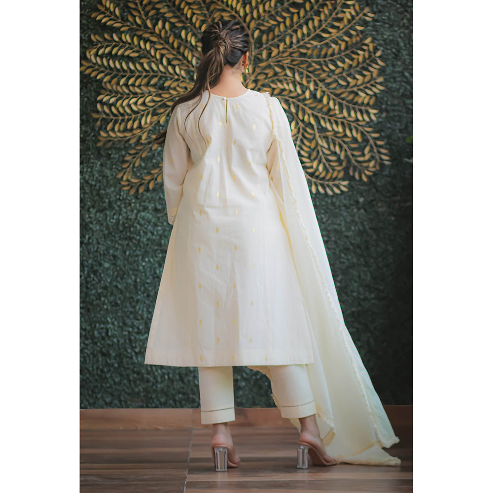 Ekavira Ivory Sajda Kurta with Pant and Dupatta (Set of 3)