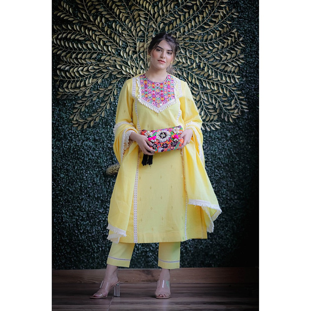 Ekavira Yellow Sajda Kurta with Pant and Dupatta (Set of 3)