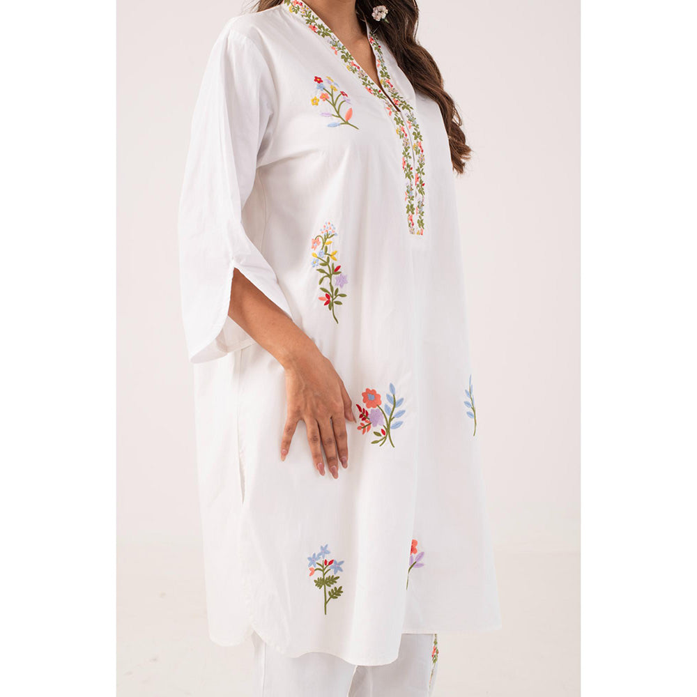 Ekavira Vedika White Floral Print Kurta and Pant (Set of 2)