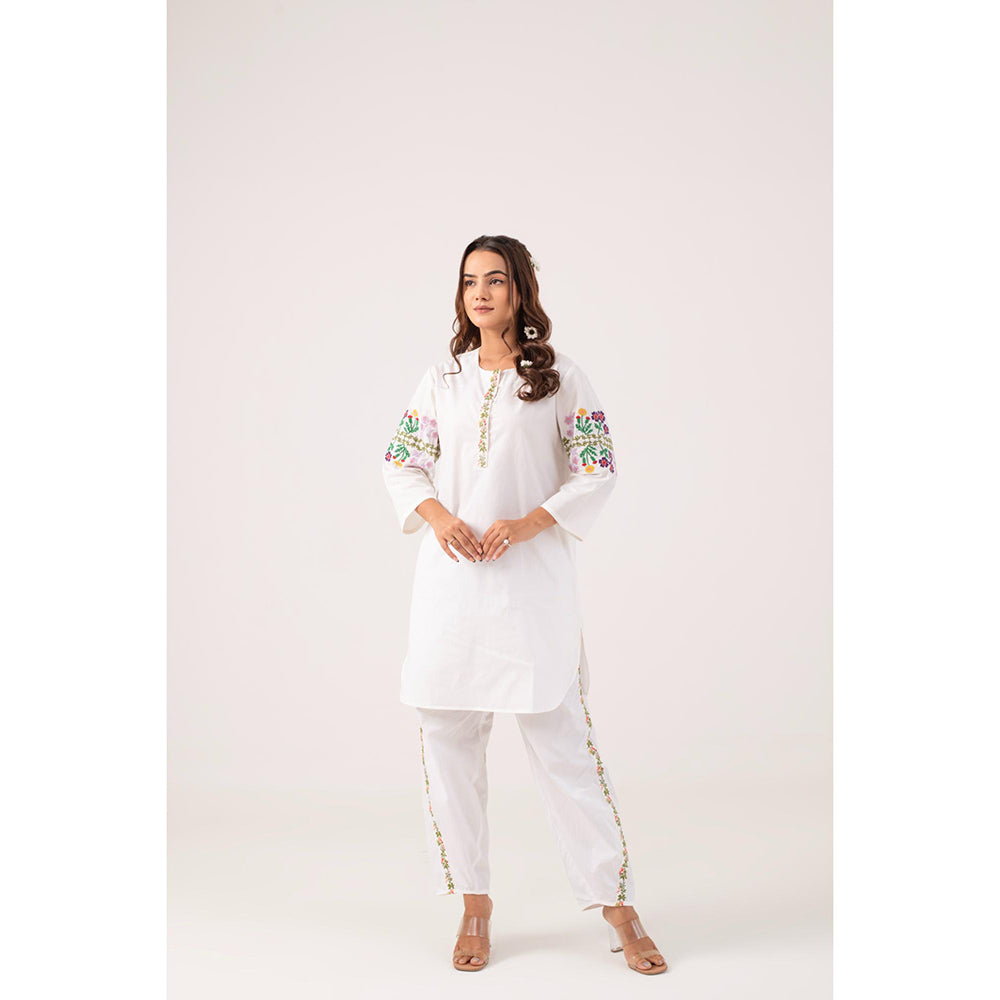 Ekavira Reva White Floral Print Kurta and Pant (Set of 2)