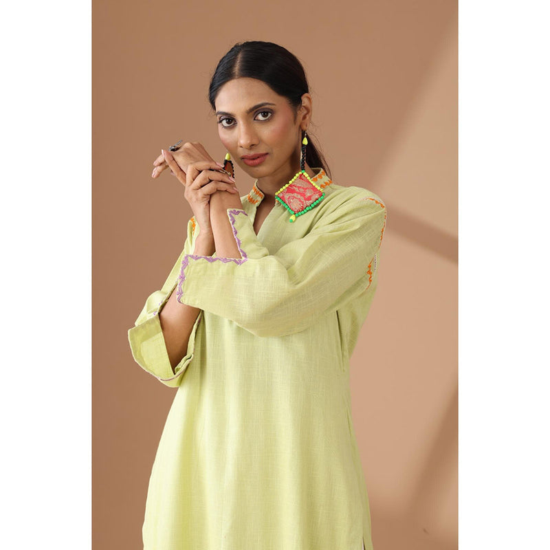 Finethreads by Hina & Nikhat Coral Grace The Versatile Embroidered Kurta and Pant (Set of 2)