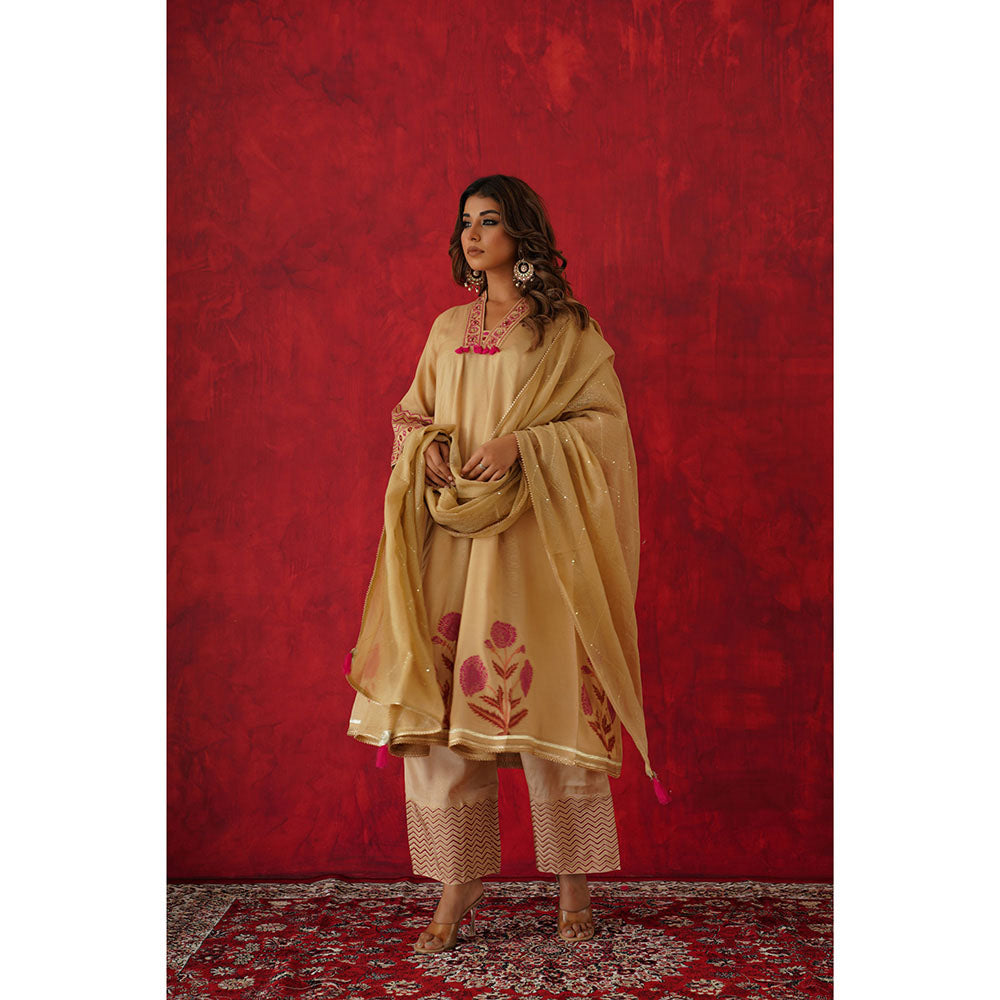 GANGA GRACE Women Art Silk Floral Beige Kurta with Pant and Dupatta