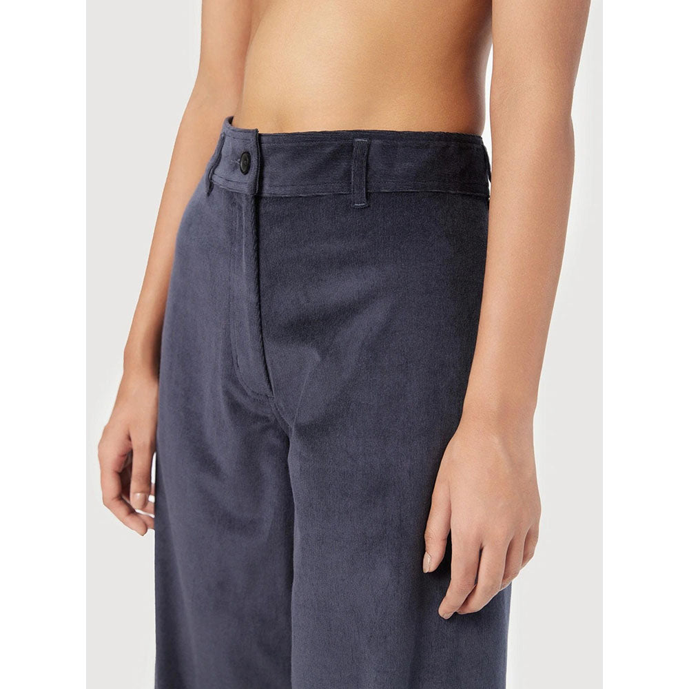 Genes Lecoanet Hemant Women Mid Rise Self Pattern Pant