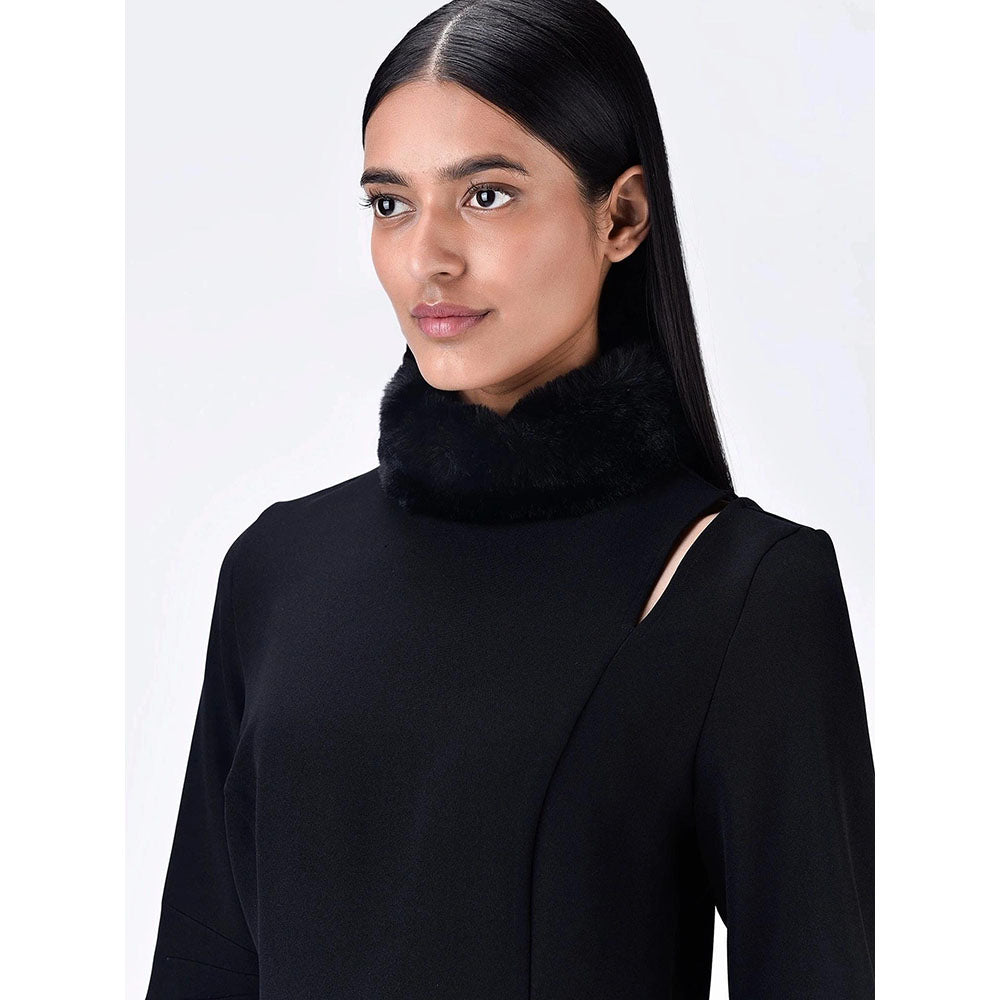Genes Lecoanet Hemant Women Polyester Crepe Turtle Neck Solid Dress
