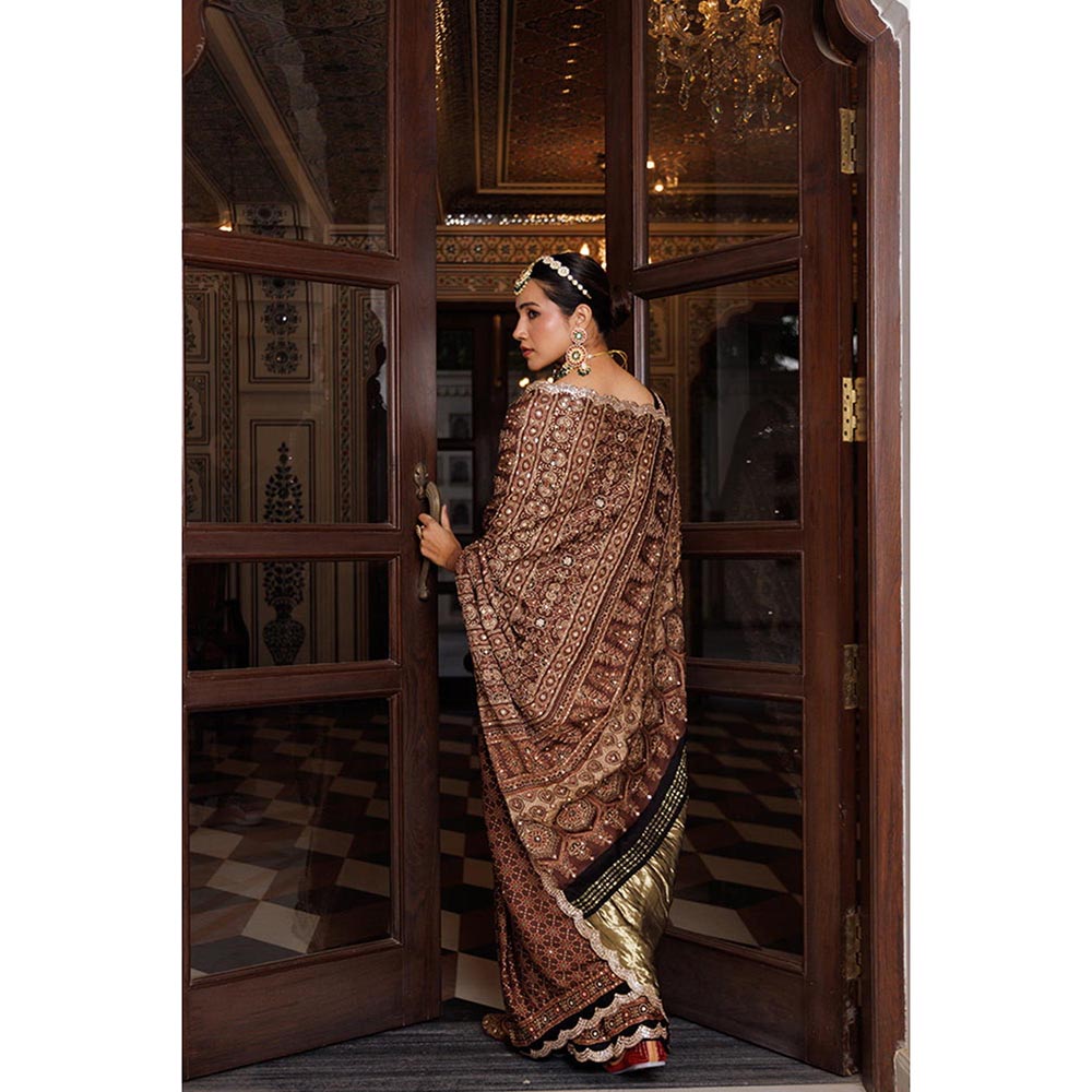 Geroo Luxe Women Brown Silk Embellished Saree with Unstitched Blouse