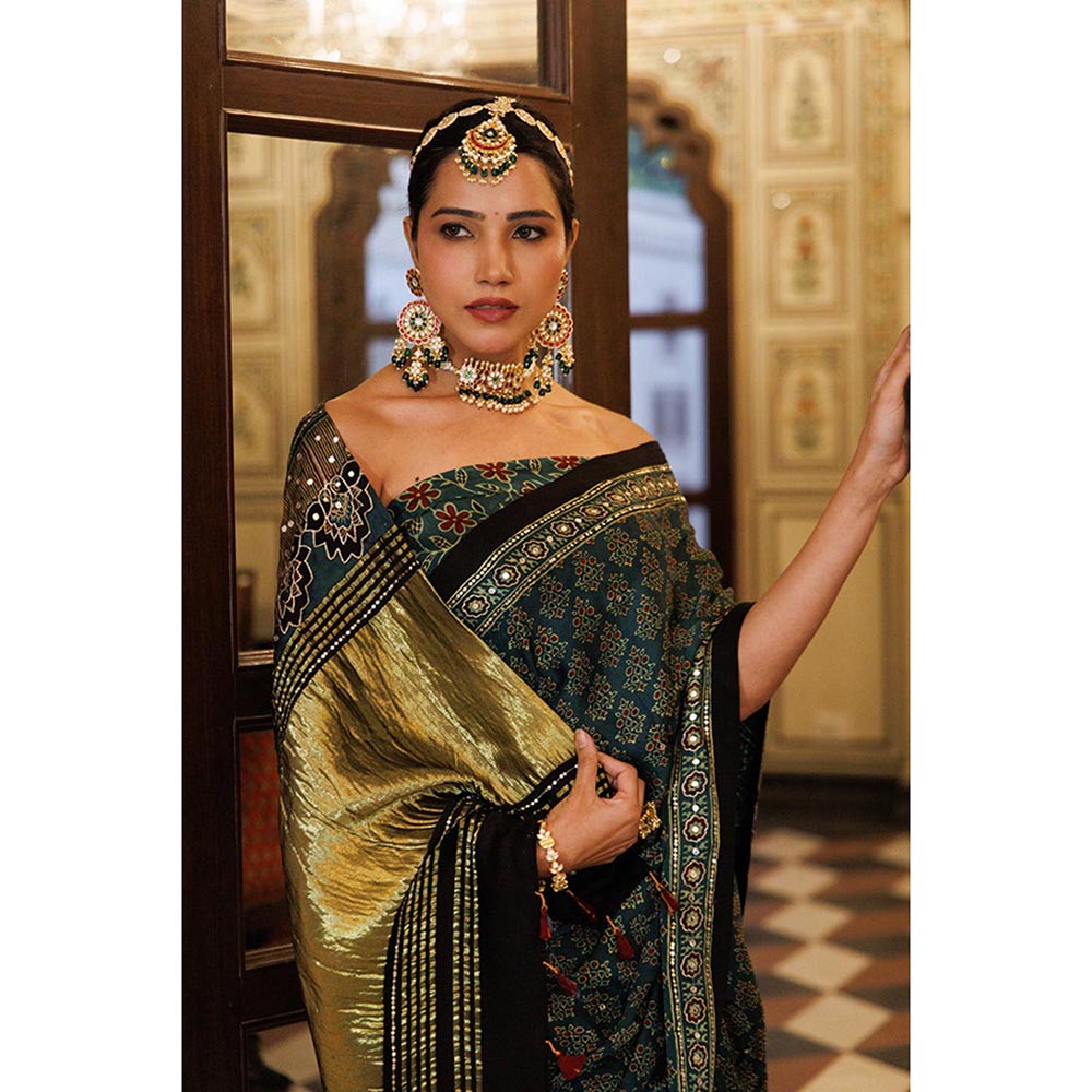 Geroo Luxe Women Green Silk Embellished Saree with Unstitched Blouse