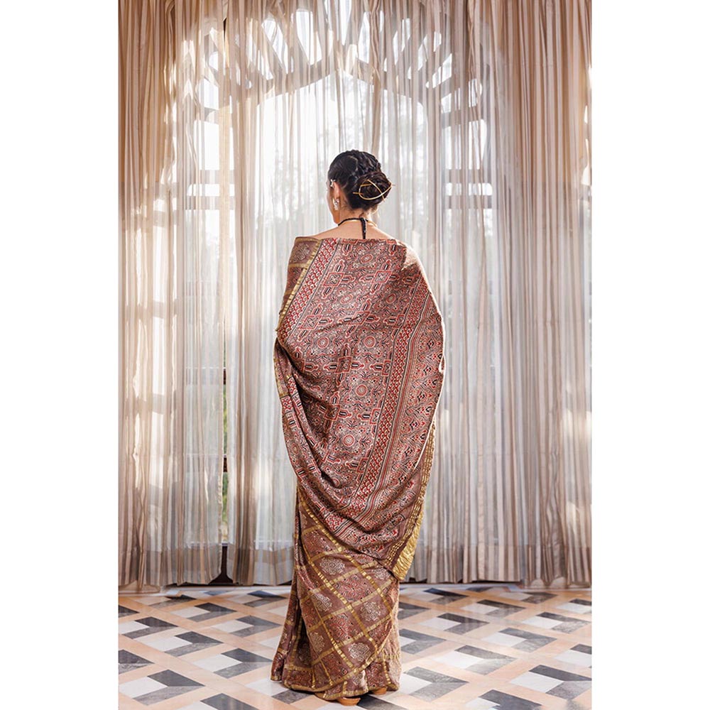 Geroo Luxe Women Brown Silk Handloom Saree with Unstitched Blouse