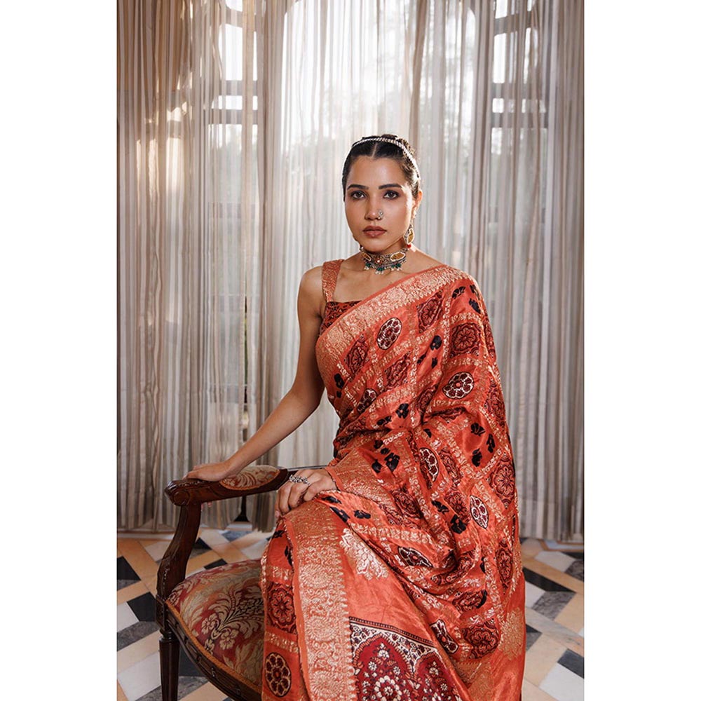 Geroo Luxe Women Orange Silk Handloom Saree with Unstitched Blouse