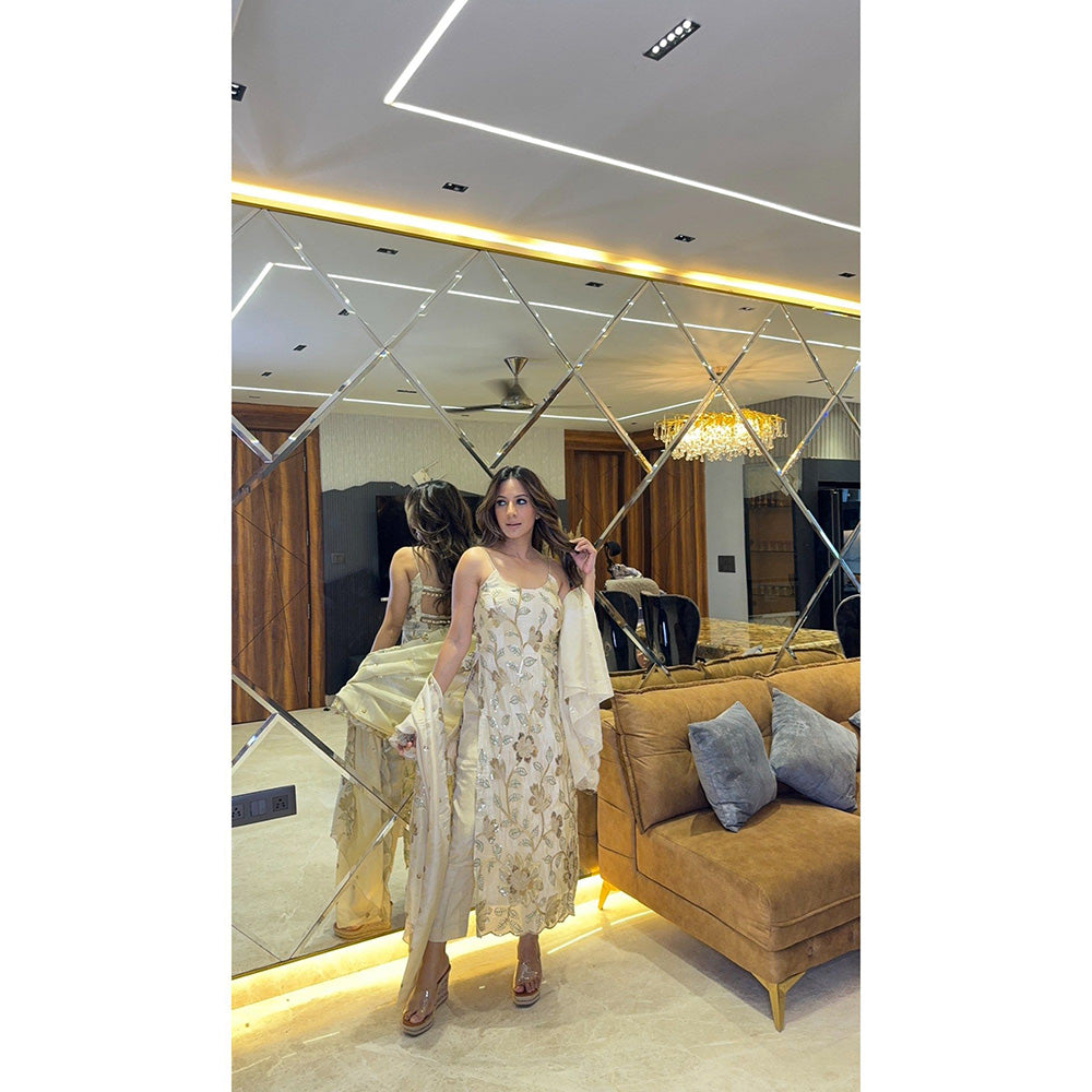 Glamique by Gungun Beige Women Pure Tissue Backless Kurta with Pant and Dupatta (Set of 3)