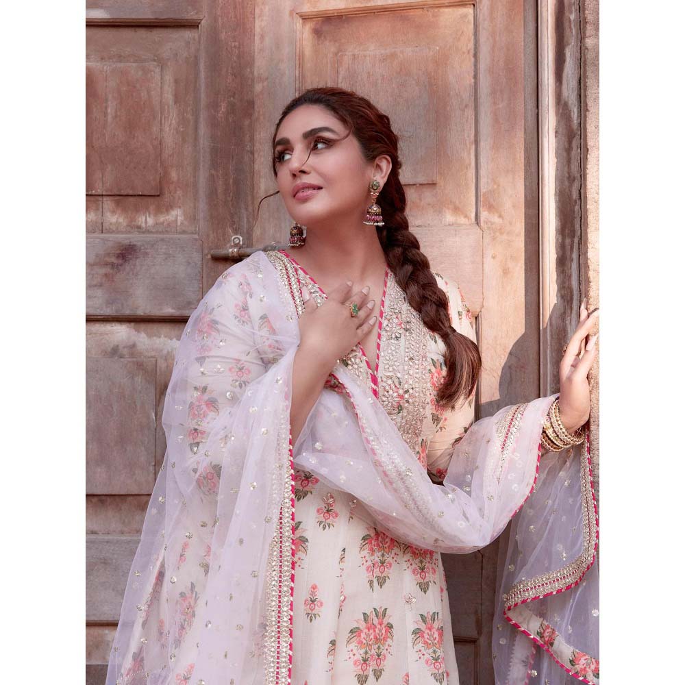 Gopi Vaid Ivory Ekta Dhoti with Kurta and Dupatta (Set of 3)