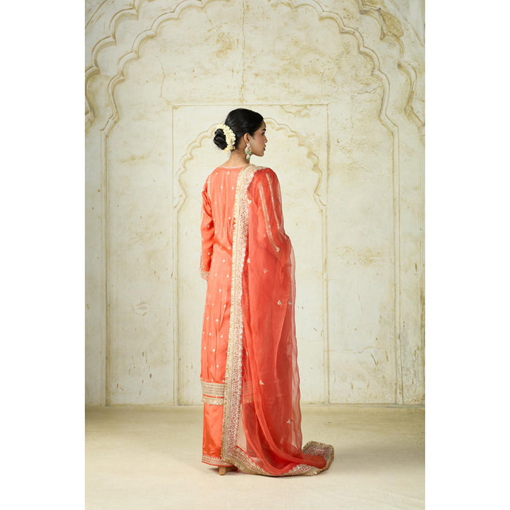 Gopi Vaid Lakshmi Kurta Set
