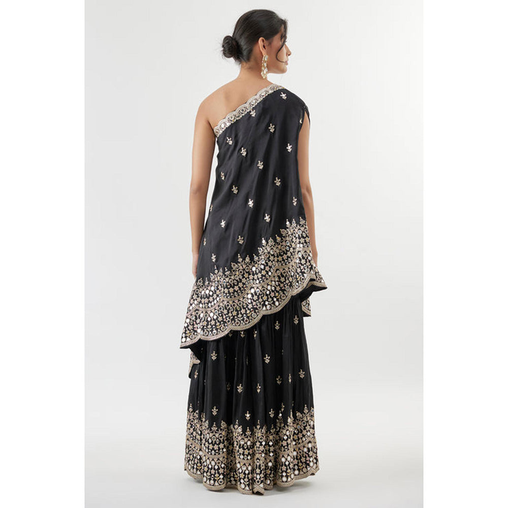 Gopi Vaid Akasa Sharara Set