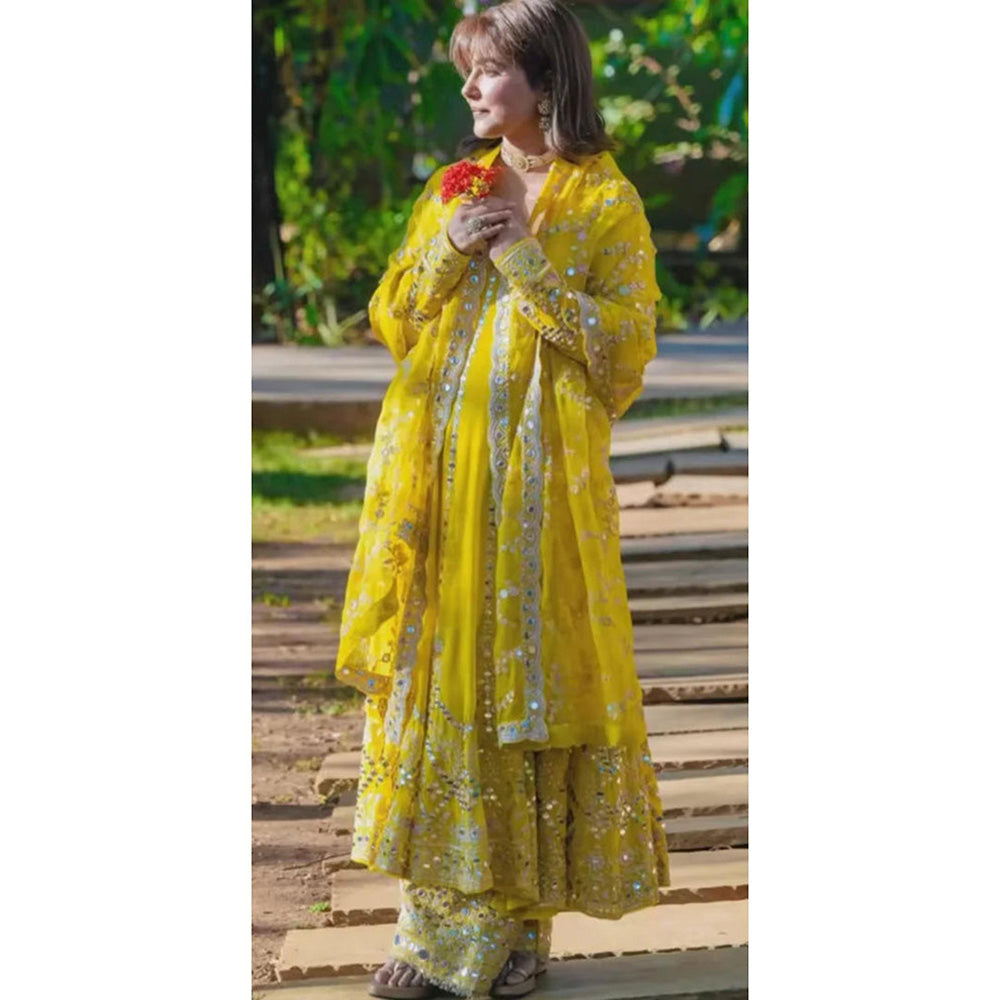 Gopi Vaid Hina Khan in Cheshtha Anarkali Set