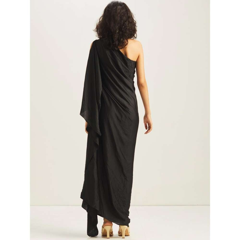 GUAPA Girlfriend Toga - Black