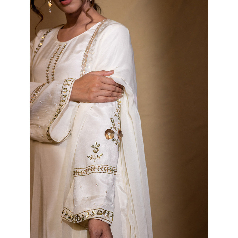 Harleen Kaur Off White Embroidered Pakistani Kurta with Pant and Dupatta (Set of 3)