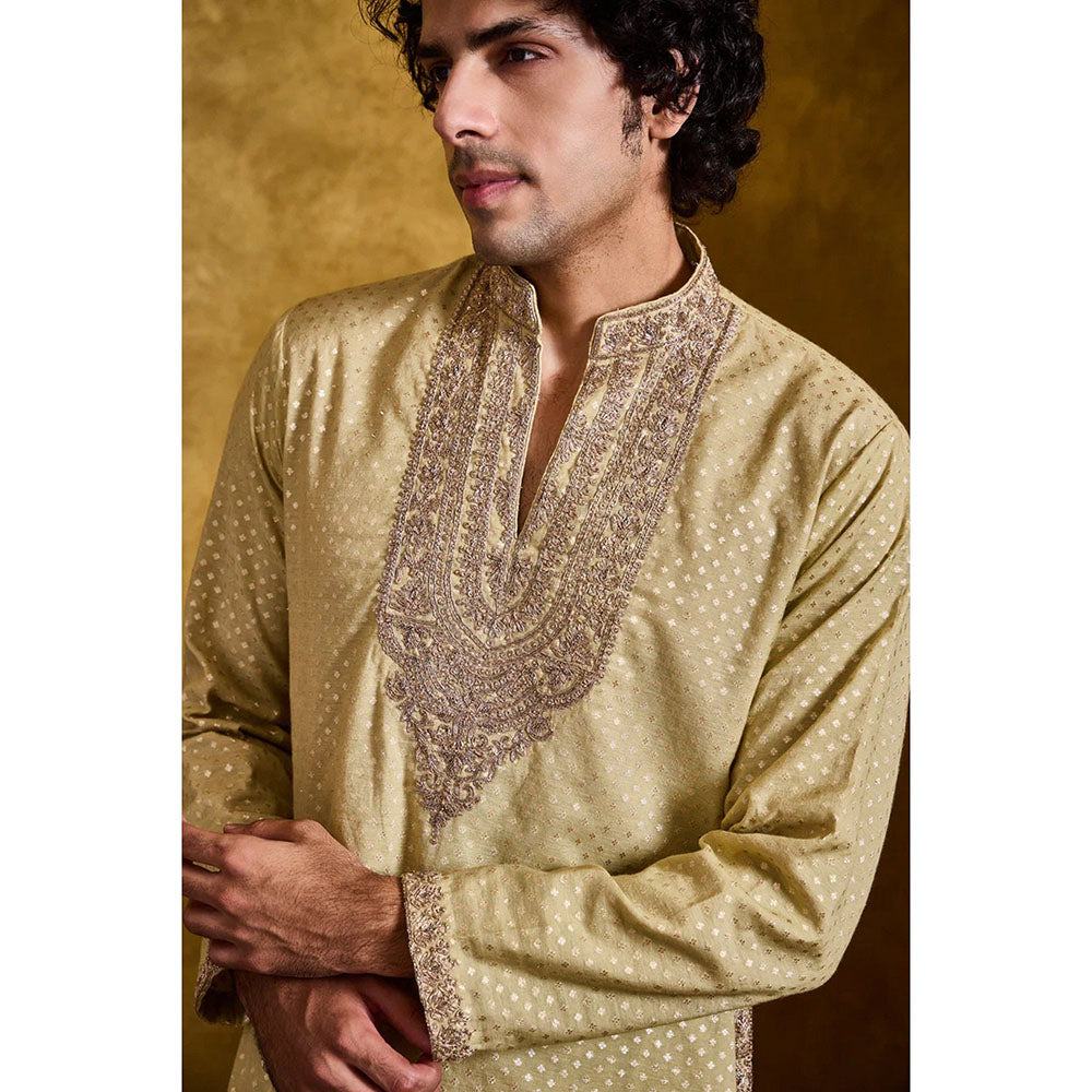 HISTORI Chanderi Men Green Embroidered Kurta with Churidar