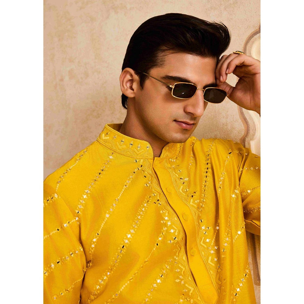 HISTORI Chanderi Men Yellow Embellished Kurta with Salwar