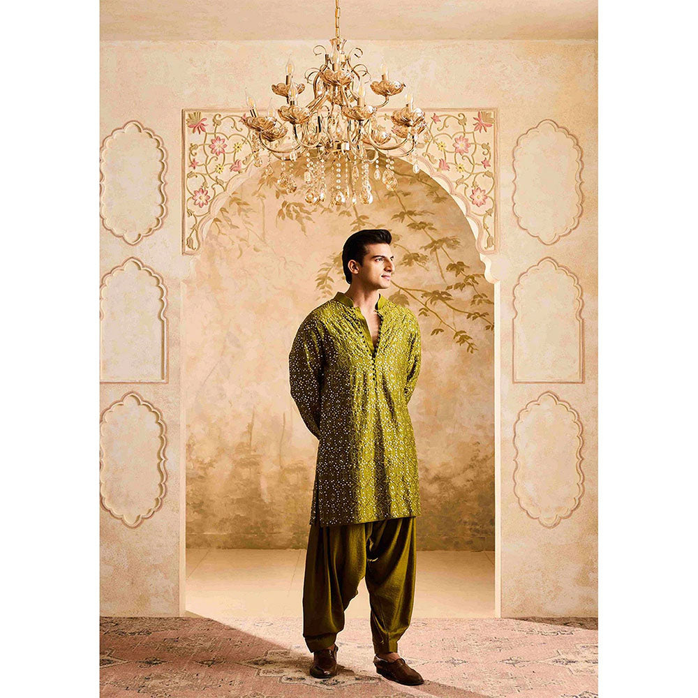 HISTORI Chanderi Men Green Embroidered Kurta with Salwar